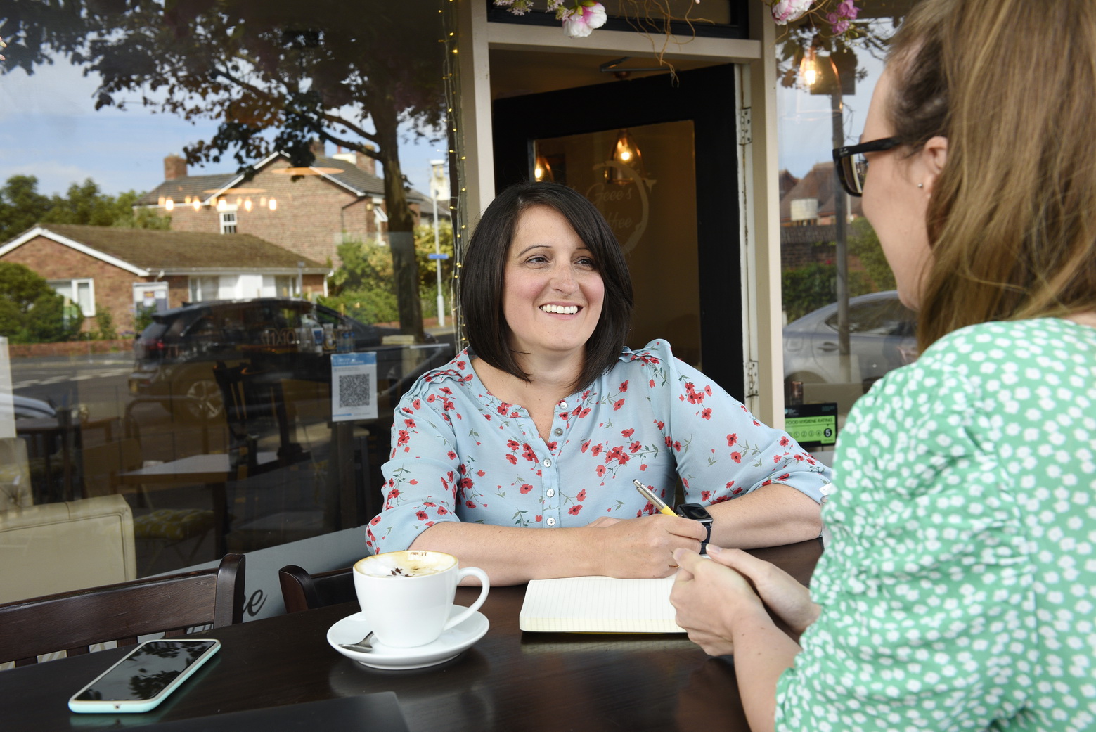 An image showing two people meeting up in a cafe for a business meeting